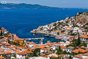 DISCOVER THE MAGIC OF YACHT CHARTERS IN GREECE