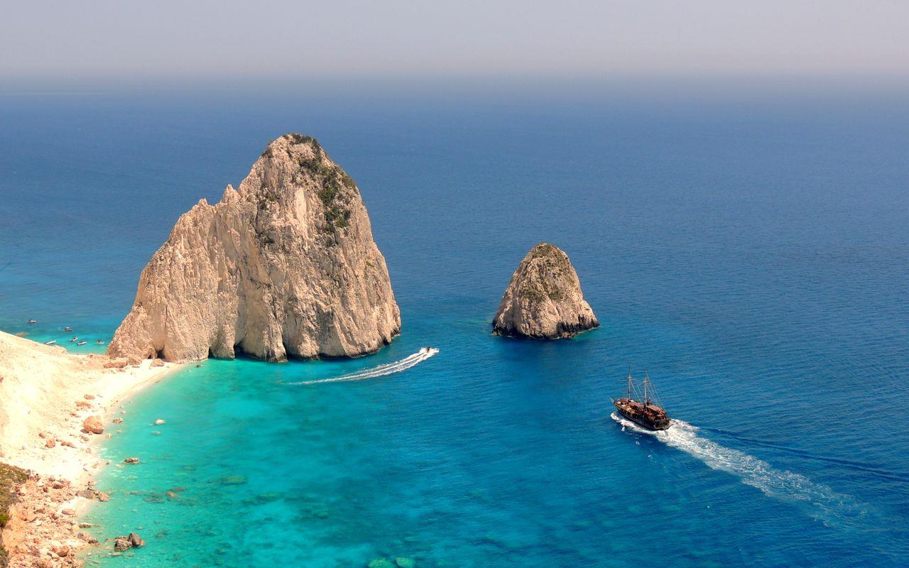 7 Unforgettable Greek Island Yacht Charter Itineraries for Every Type of Traveller