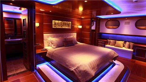 Luxury yacht Carpe Diem for private yacht hire in Greece