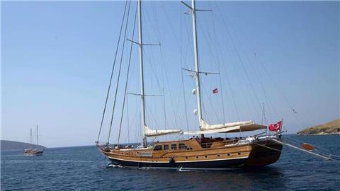 Luxury yacht Carpe Diem for private yacht hire in Greece